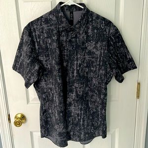 lululemon short sleeved men’s button up